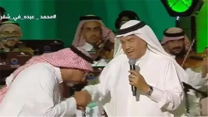 هاني فرحات يدافع عن تقبيله يد محمد عبده: الاحترام أساس الفن