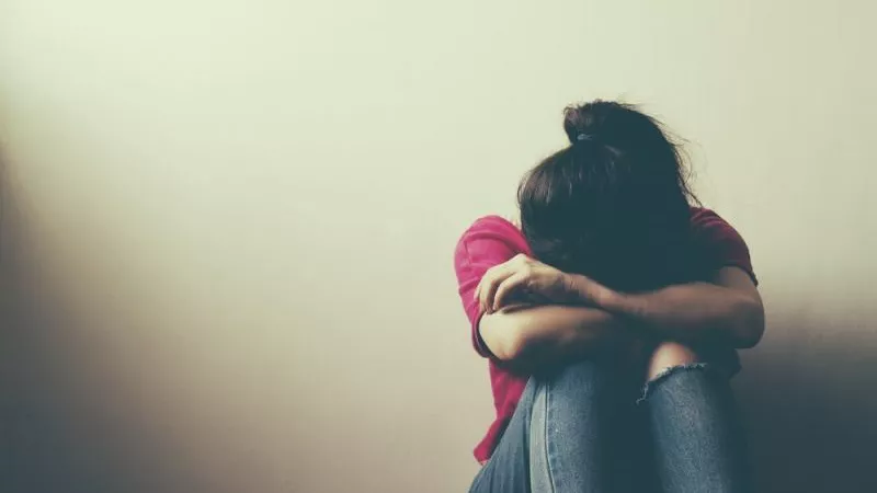 القبض على ترزي صور فتاة لجلب الزبائن في مدينة نصر
