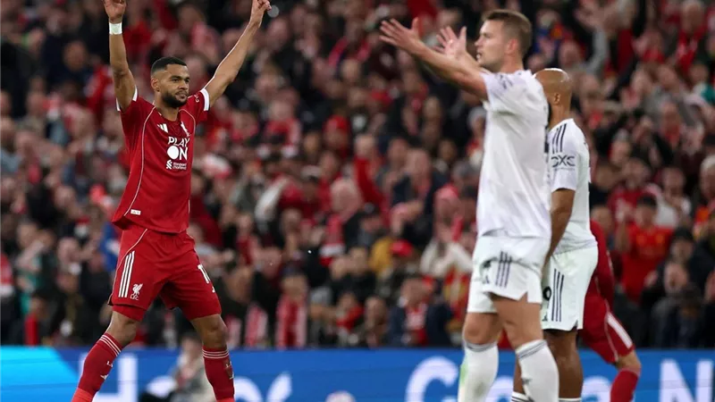 مانشسر يونايتد يصعق ليفربول في 
