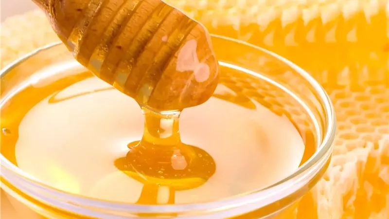  اكتشف ماذا يحدث لجسمك عند تناول العسل يوميًا؟
