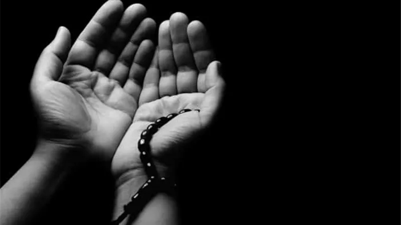 حكم الدعاء جهرًا في جماعة.. دار الإفتاء توضح