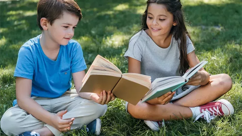 فوائد القراءة للأطفال.. كيف تبني مهارات اللغة والتفكير والإبداع