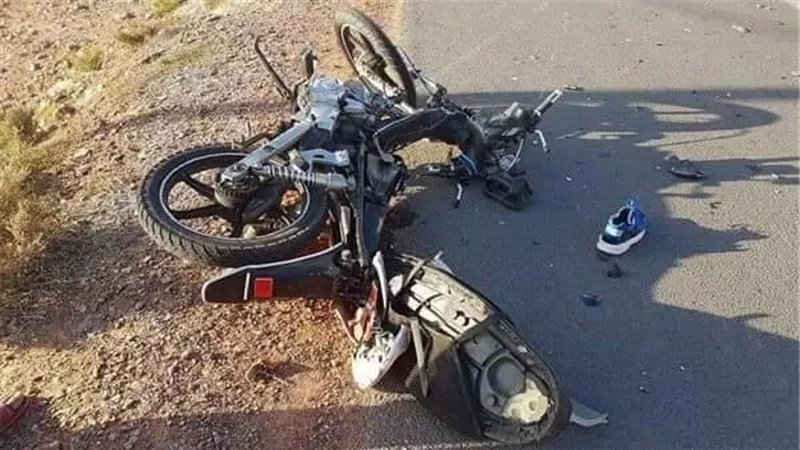 مصرع شخص وإصابة آخر في حادث تصادم 