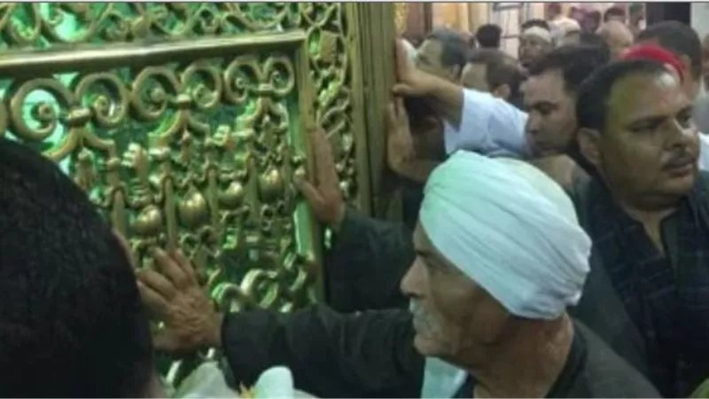 عبدالله رشدي: لا وساطة بين العبد وربه.. التمسح بالقبور ليس من الدين