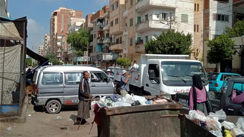 محافظ الإسماعيلية يؤكد على استمرار حملات إزالة أوكار النباشين وتحرير 6 محاضر
