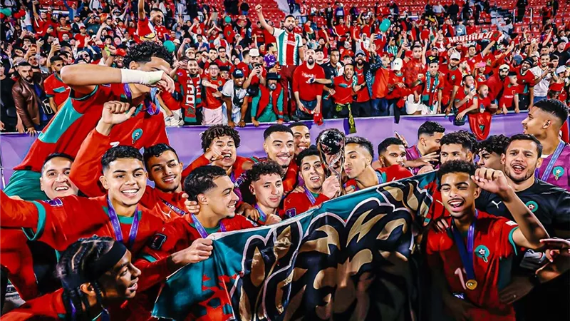 صلاح عبدالله يحتفل بفوز المغرب التاريخي على الأرجنتين في كأس العالم للشباب