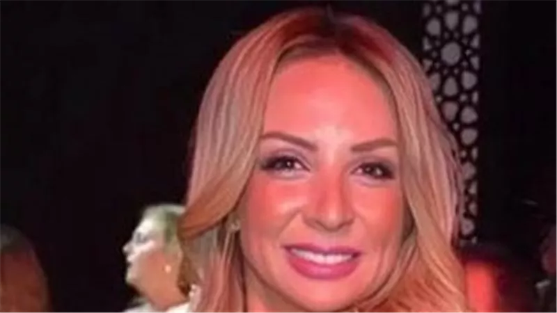 وصول جثمان الإعلامية فيفيان الفقي لمسجد الشرطة بالشيخ زايد