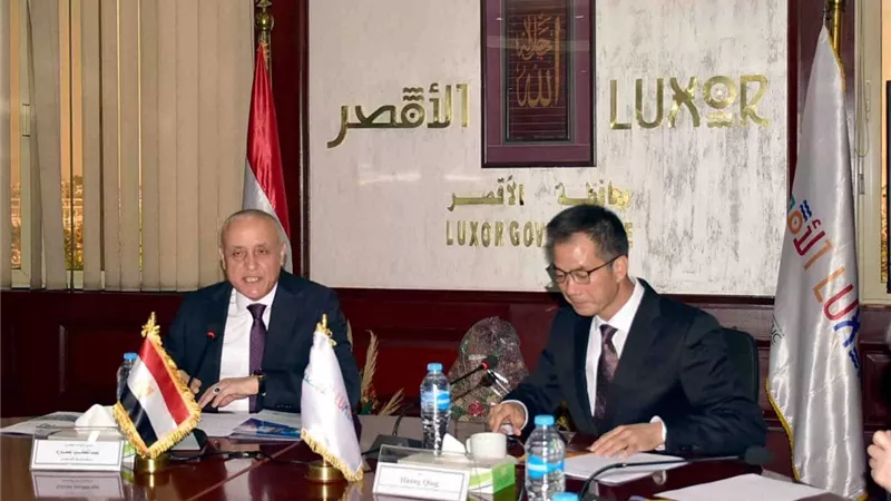 محافظ الأقصر يستقبل نائب عمدة 