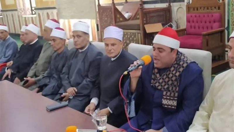 اجتماع طارئ لوكيل أوقاف كفر الشيخ للتأكيد على الانضباط الإداري بالمساجد |صور