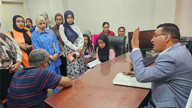 وكيل تموين الأقصر يجتمع بآنسات الخدمة العامة: تعاملوا بحيادية لخدمة المواطن 