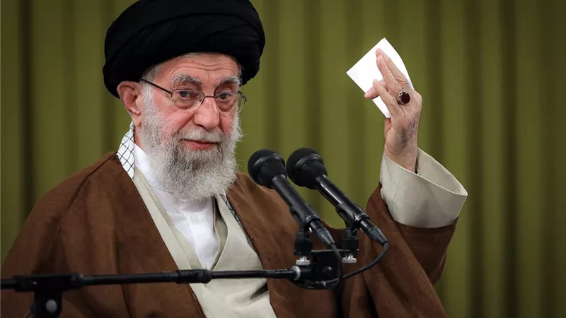 المرشد الإيراني يسخر من ترامب ويتحدث عن هزيمة إسرائيل