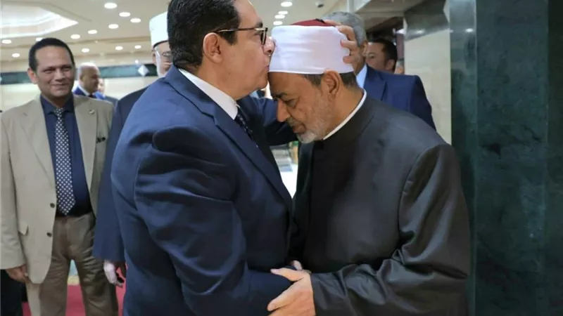 شيخ الأزهر يبحث مع رئيس جامعة القاهرة سُبُل تعزيز التعاون العلمي والثقافي