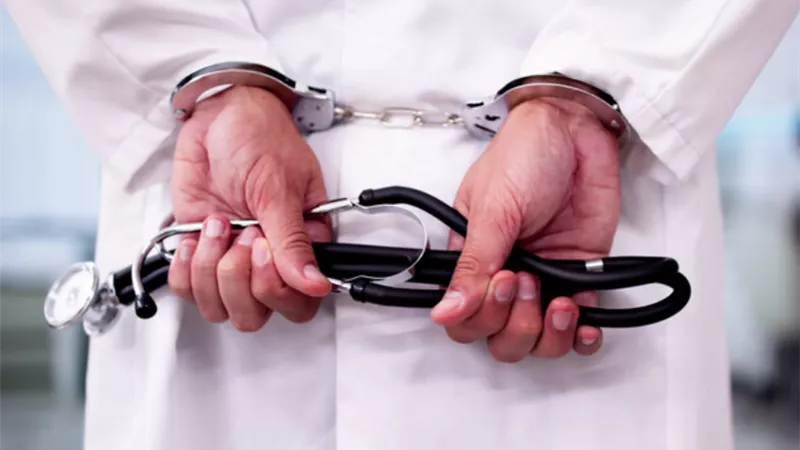 فضيحة تهز إسرائيل: طبيب ينتهك عرض ابنتيه على مدار 23 عامًا