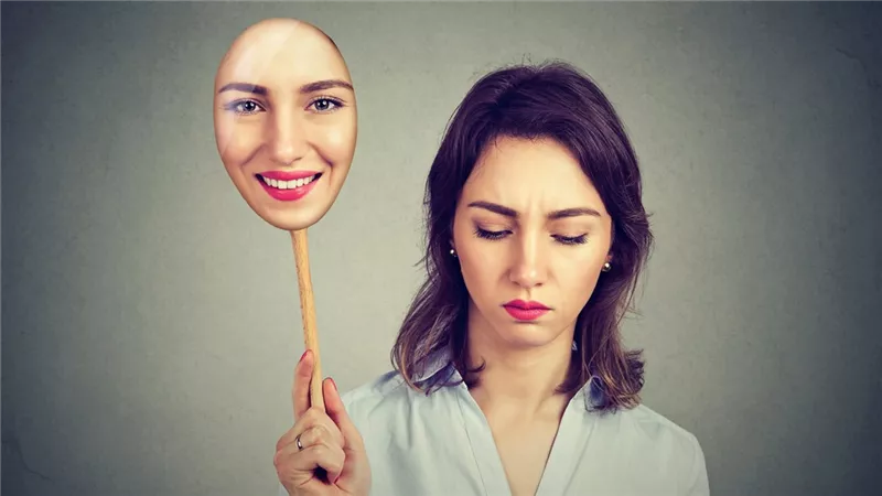 الاكتئاب المبتسم.. علامات وأعراض أخطر أنواع الأمراض النفسية 