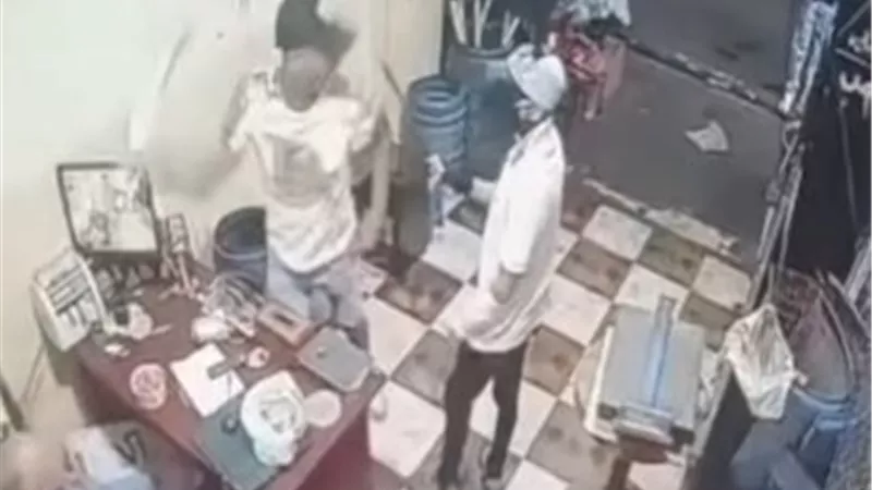 سحل شاب في شارع المطرية وتحريات مكثفة لضبط المتهمين|فيديو   