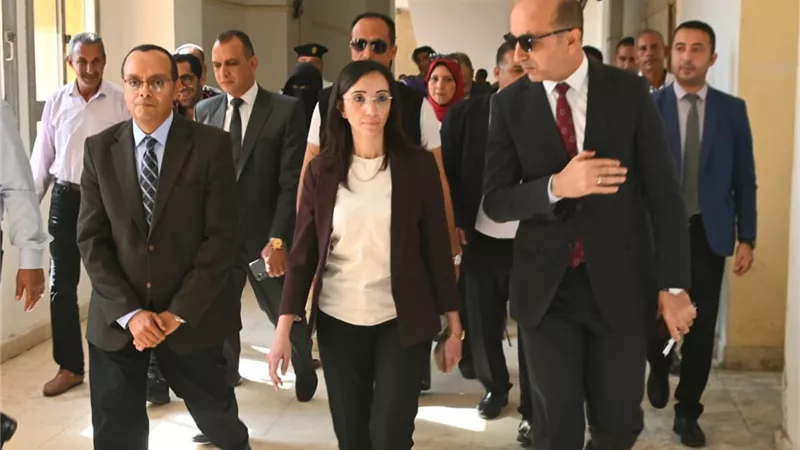 محافظ البحيرة ورئيس جامعة دمنهور يتفقدان الجامعة الأهلية بالبستان