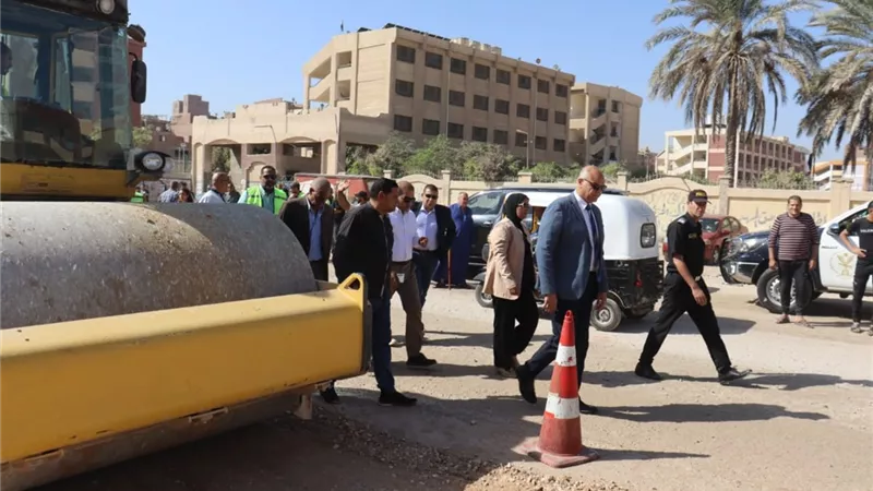 محافظ القليوبية يتابع أعمال تطوير شارع 