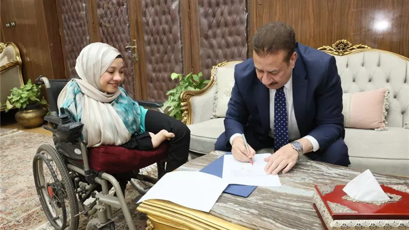 في لفتة إنسانية.. محافظ المنوفية يوفر فرصة عمل لـ