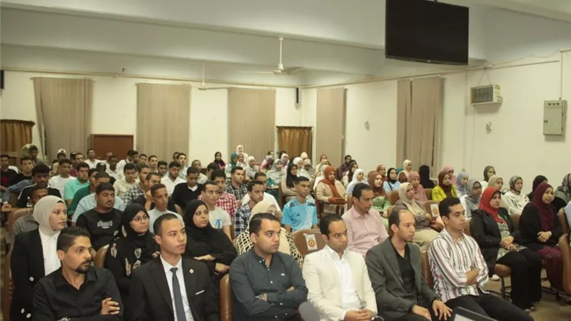 كلية تكنولوجيا صناعة السكر بأسيوط تنظم ندوة حول ضوابط استخدام الذكاء الاصطناعي في التعليم العالي