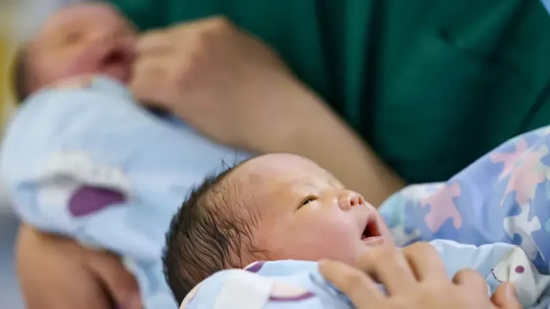 حين يولد الخير فينا قبل أن نتعلمه.. هل الإنسان طيب بالفطرة؟