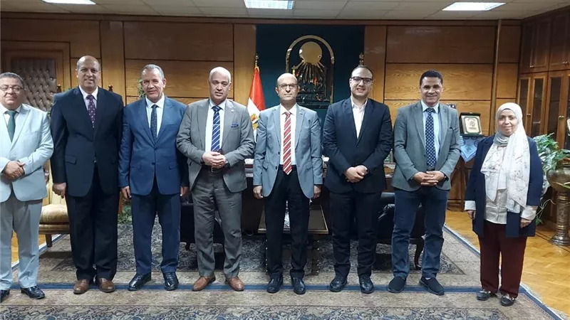 رئيس جامعة أسيوط يترأس لجنة اختيار وتجديد تعيين عدد من القيادات الإدارية