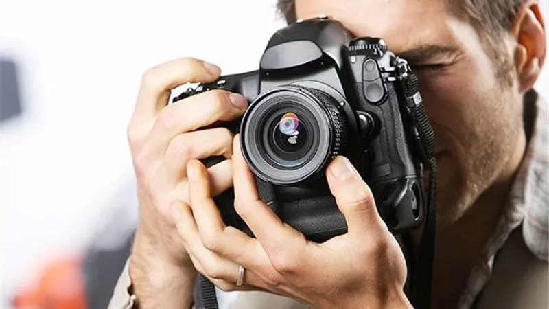 أربعة أبراج لا تفارقها الكاميرا.. لا يتركون لحظة دون تصوير