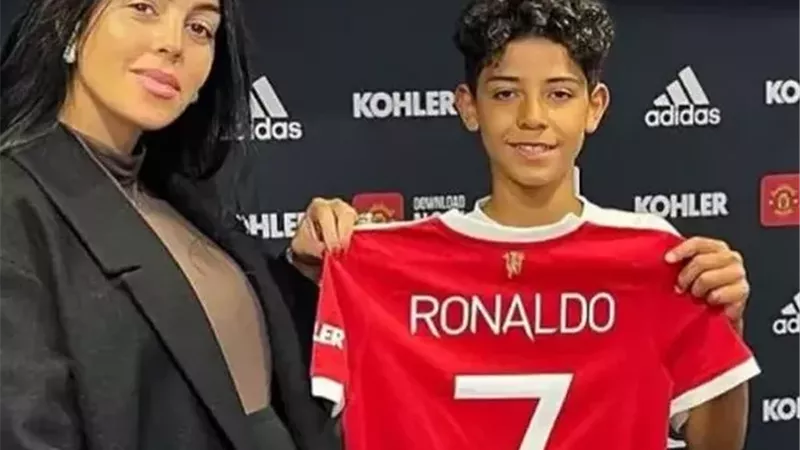 أول مرة.. نجل كريستيانو رونالدو ضمن قائمة البرتغال لبطولة كأس الاتحاد