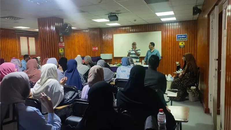 وكيل صحة كفرالشيخ يناقش مع الإدارة العامة للصيدلية تشديد الرِّقابة على المنشآت الدوائية