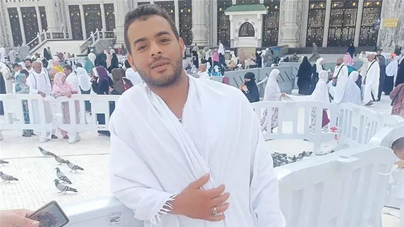 وفاة شاب من قنا عقب أدائه العمرة بساعات وشقيقه: قبل ما يسافر زار الناس كلها 