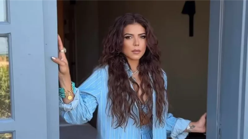 ناهد السباعي تحيي ذكرى فريد شوقي بصورة قبره