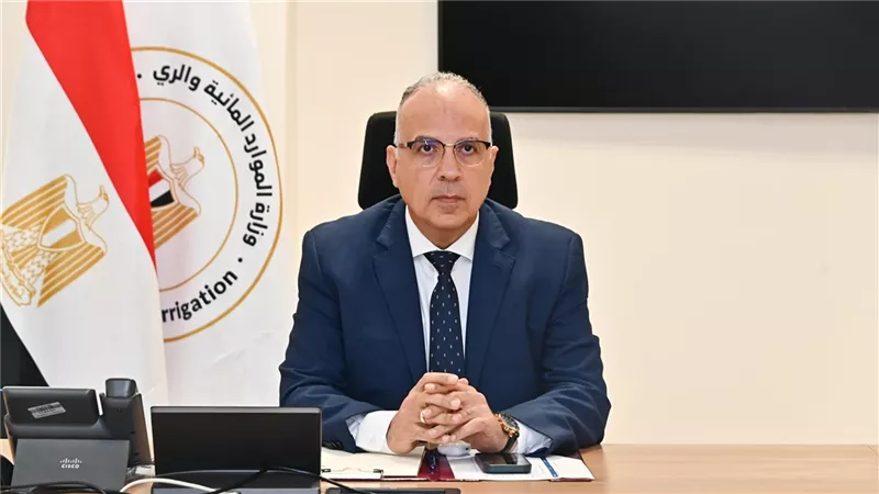 وزير الري يوجه بالاستفادة من خبرات القيادات في عمل الشباب