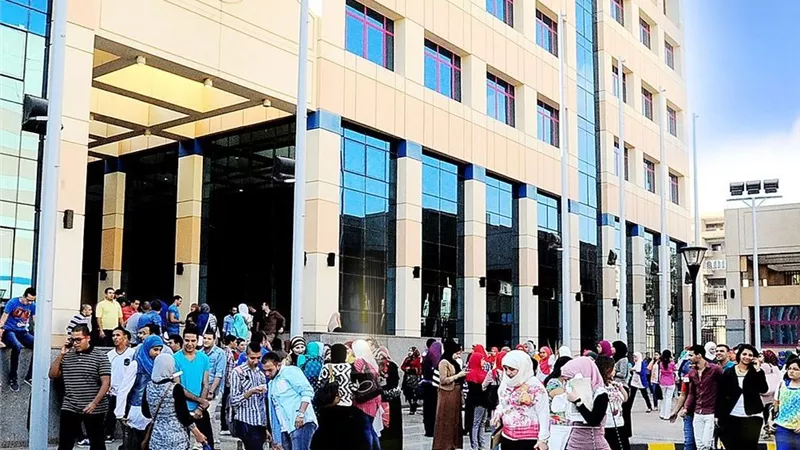 بسبب فتاة.. مشاجرة طاحنة بين طلاب الهندسة والفنون التطبيقية بجامعة 6 أكتوبر