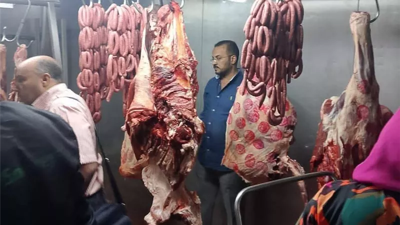 محافظ المنيا يشدد على استمرار الحملات الرقابية لضبط الأسواق والمخابز وضمان سلامة الغذاء