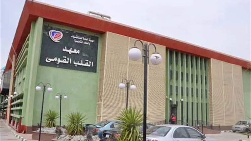 فريق عالمي يجري جراحات قلب أطفال معقدة بمعهد القلب
