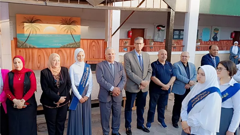 مدير تعليم الفيوم يشهد تنصيب البرلمان المدرسي ويكرم الطالبات المتميزات على منصة 
