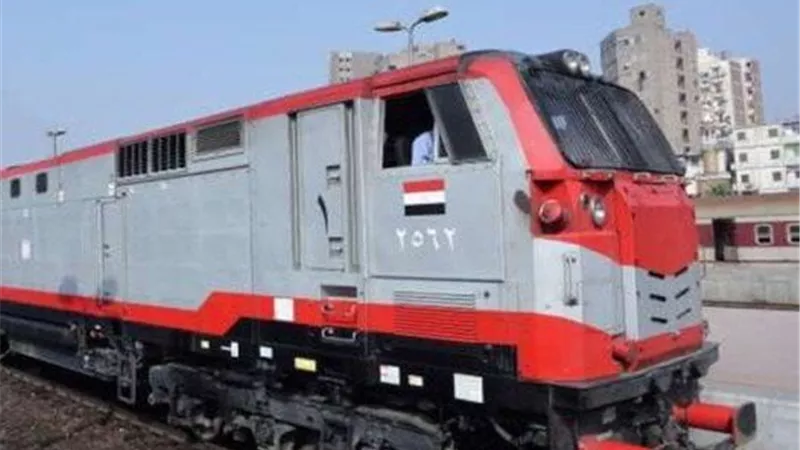 تفاصيل حادث اصطدام قطار برصيف محطة مصر