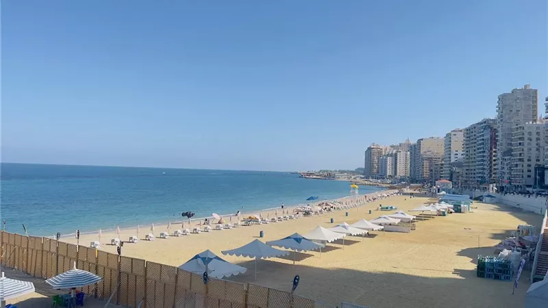 أجواء خريفية حارة في الإسكندرية تزامنًا مع ثاني أيام «نوة الصليب» 