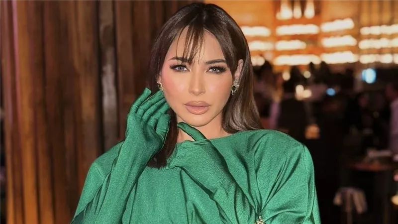 شكلي أصغر من سني.. ساندي تفاجئ جمهورها بعمرها الحقيقي