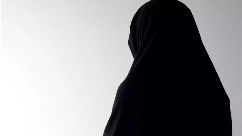حكم إسلام الزوجة مع بقاء الزوج على دينه الأول.. دار الإفتاء تجيب