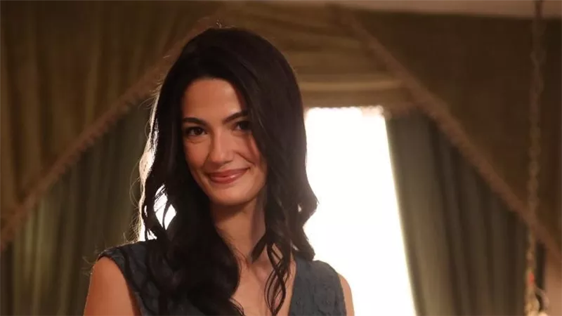 الفنانة تارا عماد