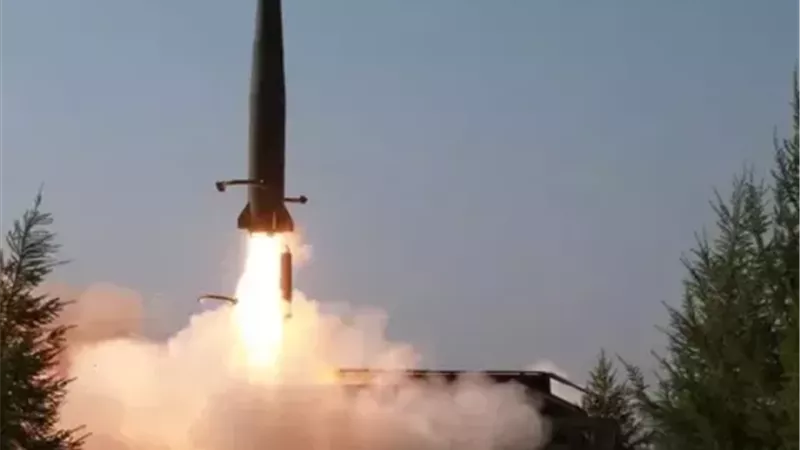 سول: كوريا الشمالية أطلقت صاروخا باليستيا نحو البحر الشرقي
