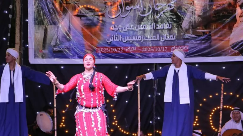 فرق الفنون الشعبية تتألق في حفل السوق السياحي بمهرجان 