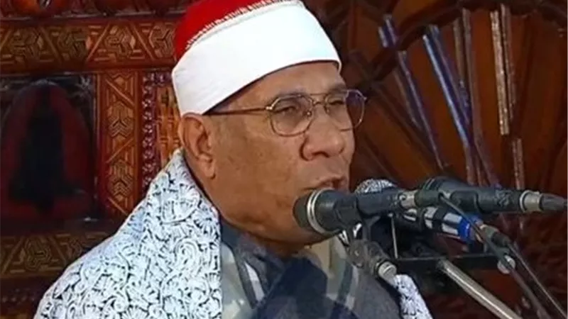 وزير الأوقاف يهنئ القارئ الشيخ الطاروطي لاختياره أفضل شخصية قرآنية بموسكو
