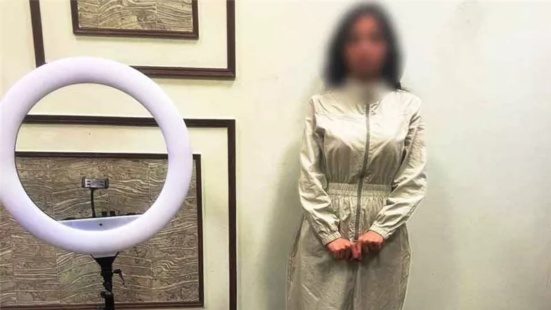 القبض على صانعة محتوي لرقصها بملابس خادشة للحياء العام