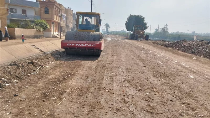 البحيرة.. بدء تنفيذ أعمال رفع كفاءة طريق جسر فرهاش بكوم حمادة 