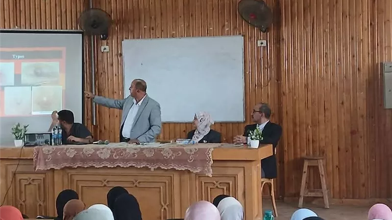 الوقاية من سرطان الثدي.. ندوة تثقيفية بتربية بنات الأزهر بأسيوط