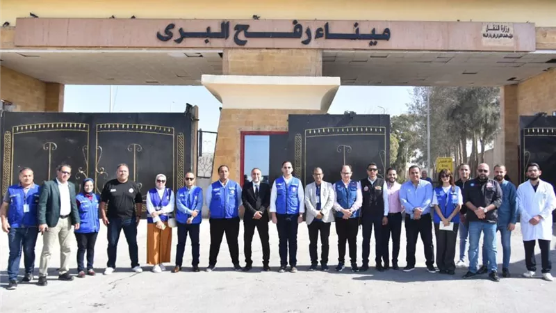 نائب وزير الصحة يتفقد ميناء رفح البري لضمان جاهزية الخدمات الطبية والطوارئ