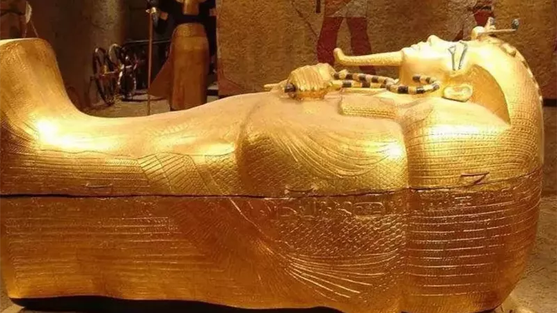 كنوز بسوسنس.. ثروة فضية تنافس ذهب توت عنخ آمون بالمتحف الكبير| خاص 