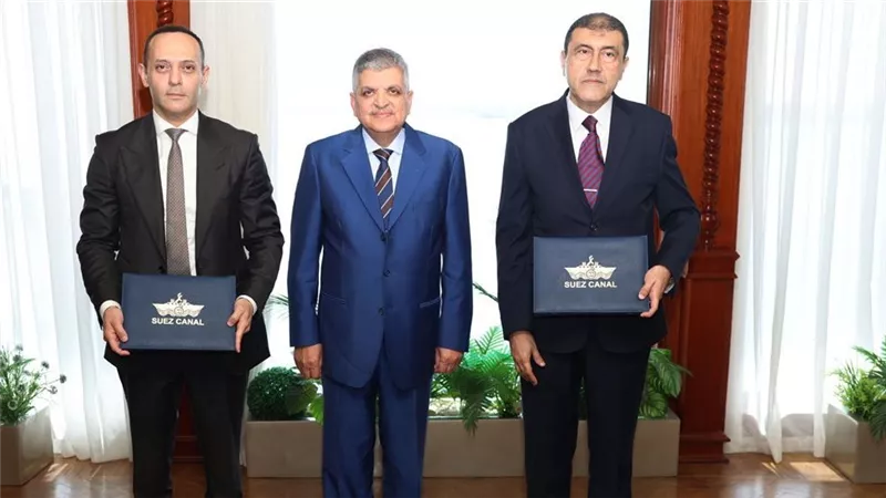 قناة السويس توقع عقد شراكة استراتيجية لبناء مجمع بتروكيمات في السخنه
