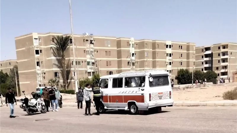 استجابة لشكاوى الطلاب.. حملات مرورية على سائقي السرفيس في قنا